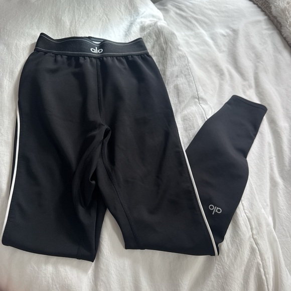 ALO Yoga Airlift High-Waist Suit Up Legging - Picture 6 of 7